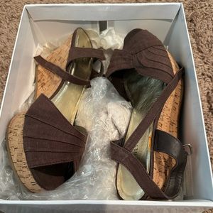 9.5! Nine West Brown Strappy Cork-Sole Wedges